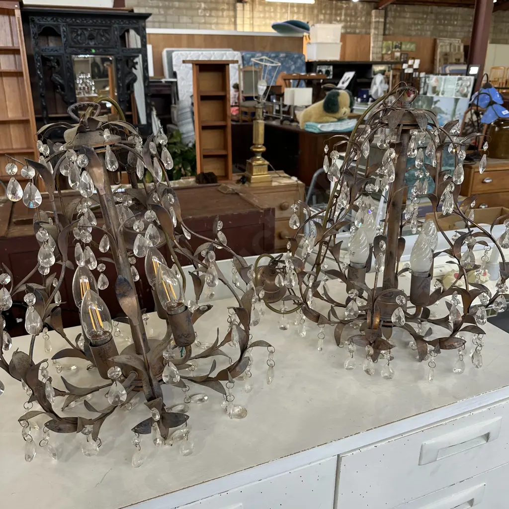 3 matching chandeliers Image 1++