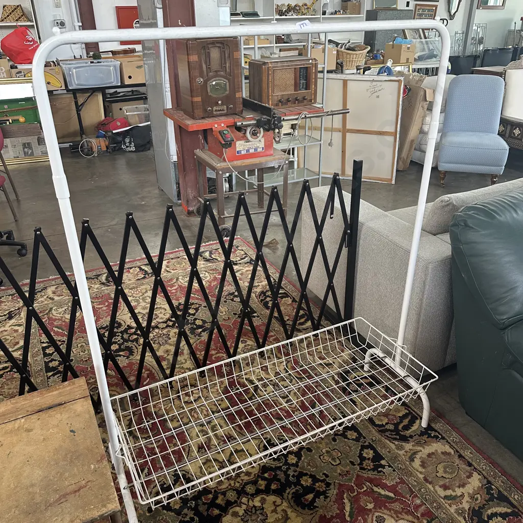 mobile clothes rack Image 1++