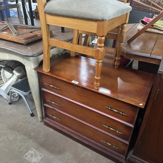 chest drawers, chair and mirror