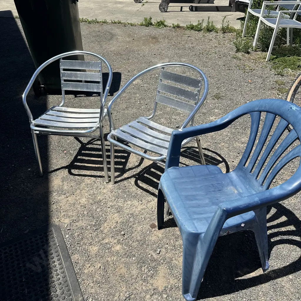 2 metal and 1 plastic chairs Image 1++