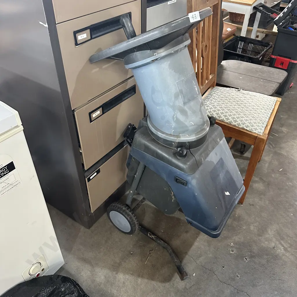 chipper sold as is - need new wiring Image 1++