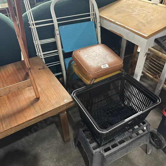 horse, 2 steps, 2 stools, basket
