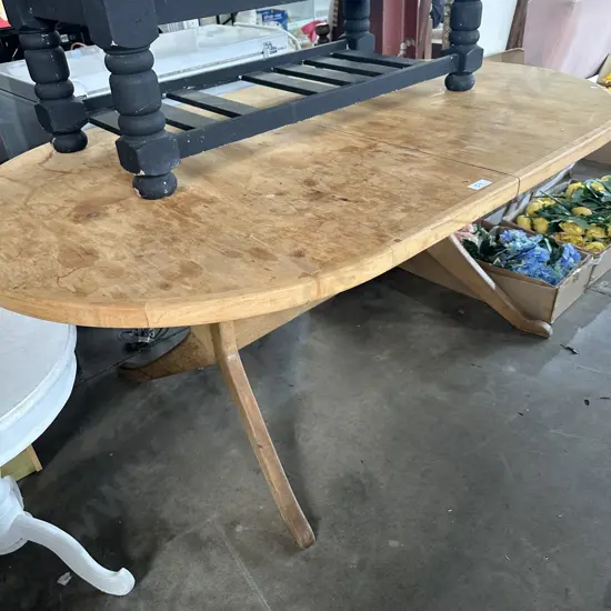 average dining table