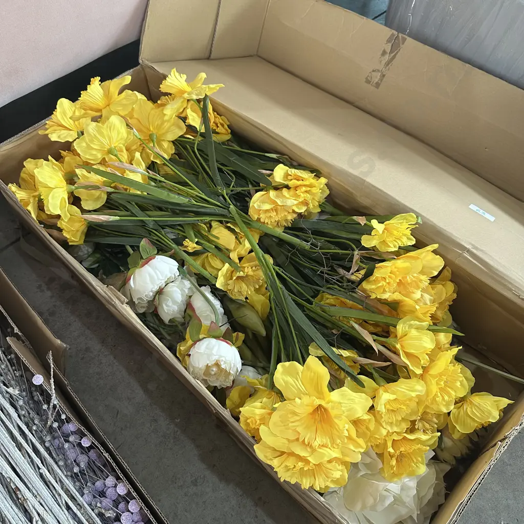fake Daffodils and white rose Image 1++