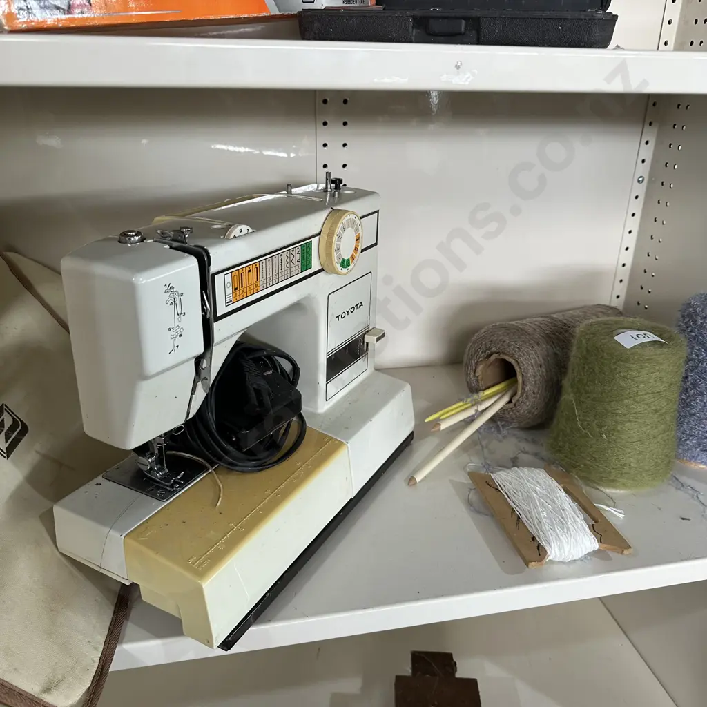 sewing machine and wool Image 1++