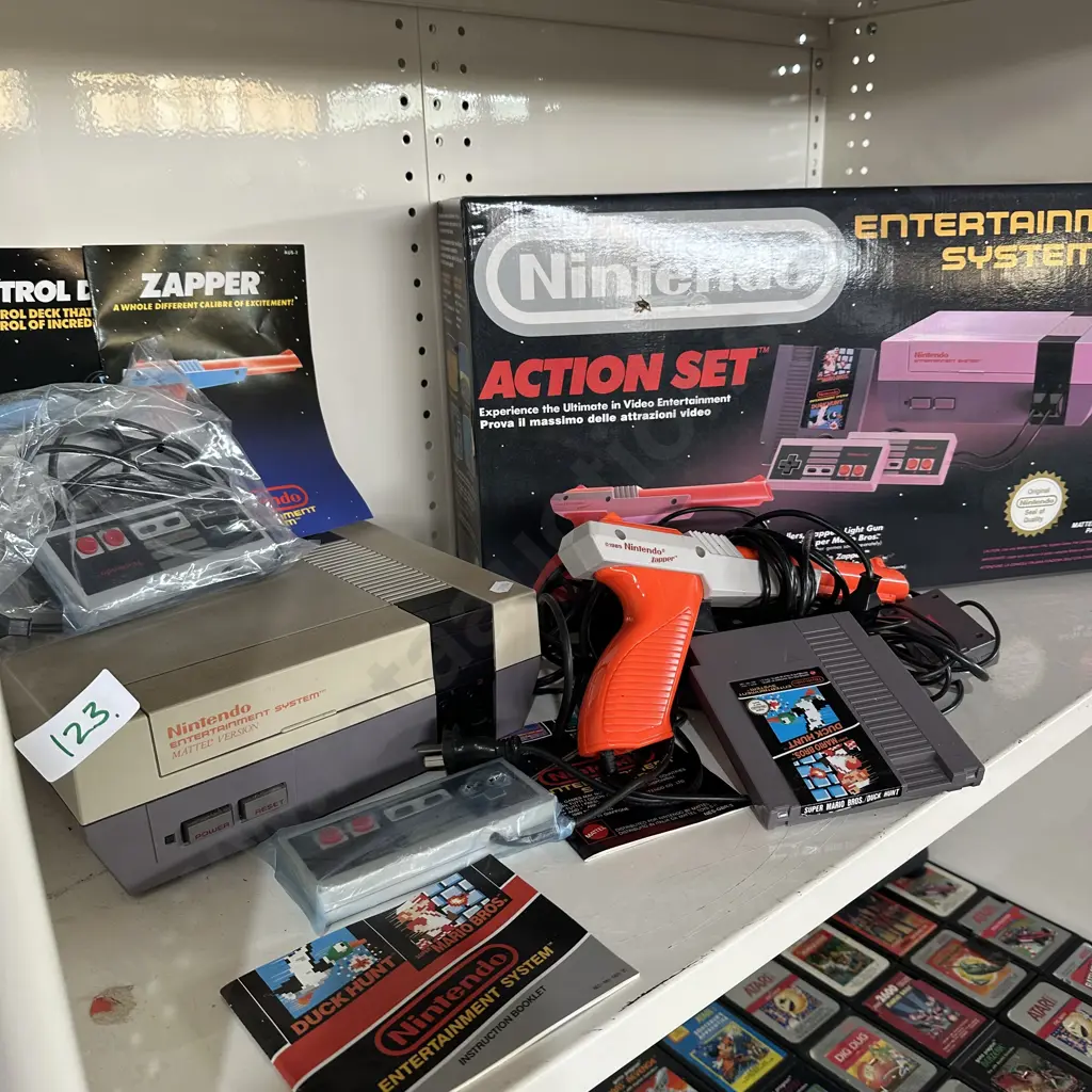 Nintendo action set excellent condition has everything inc box Image 1++