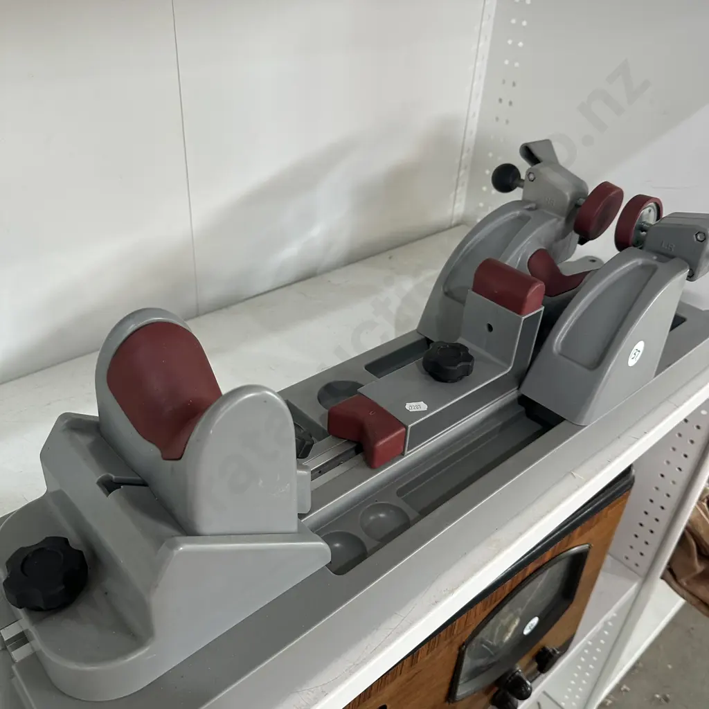 gun vise Image 1++