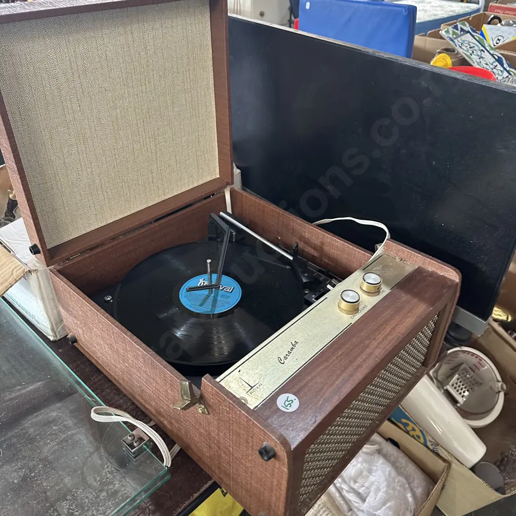 vintage record player plus screen Image 1++