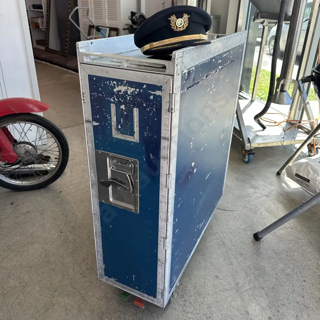Air NZ vintage drinks trolley (comes with captains hat) Image 1++