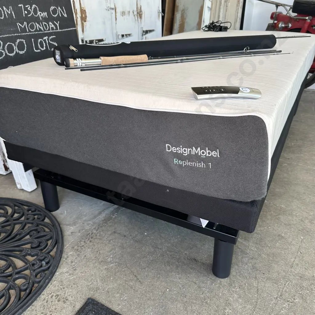 DesignMobel Replenish 1 mattress on adjustable electric base excellent condition Image 1++