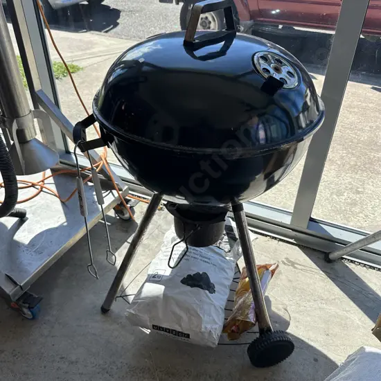 Kettle BBQ plus bag of coal