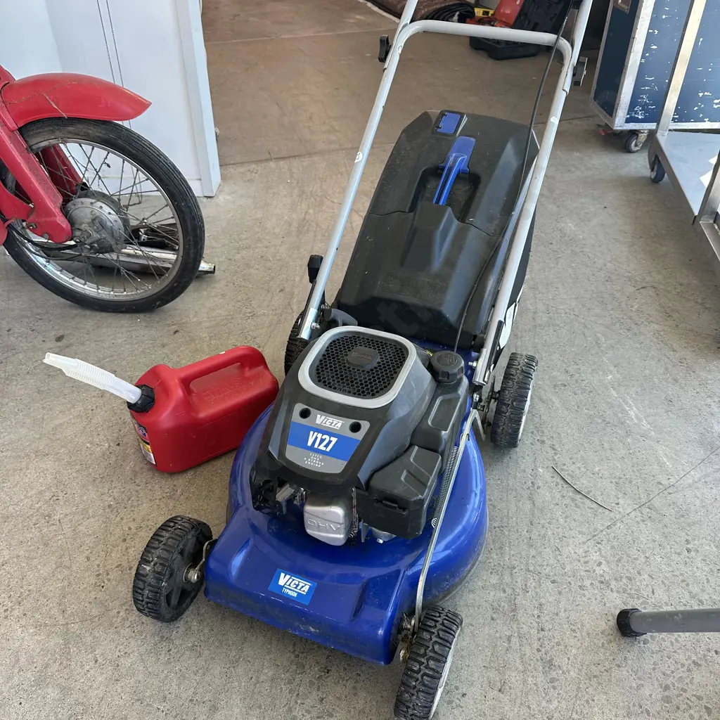 Victa V127 petrol mower - works well Image 1++