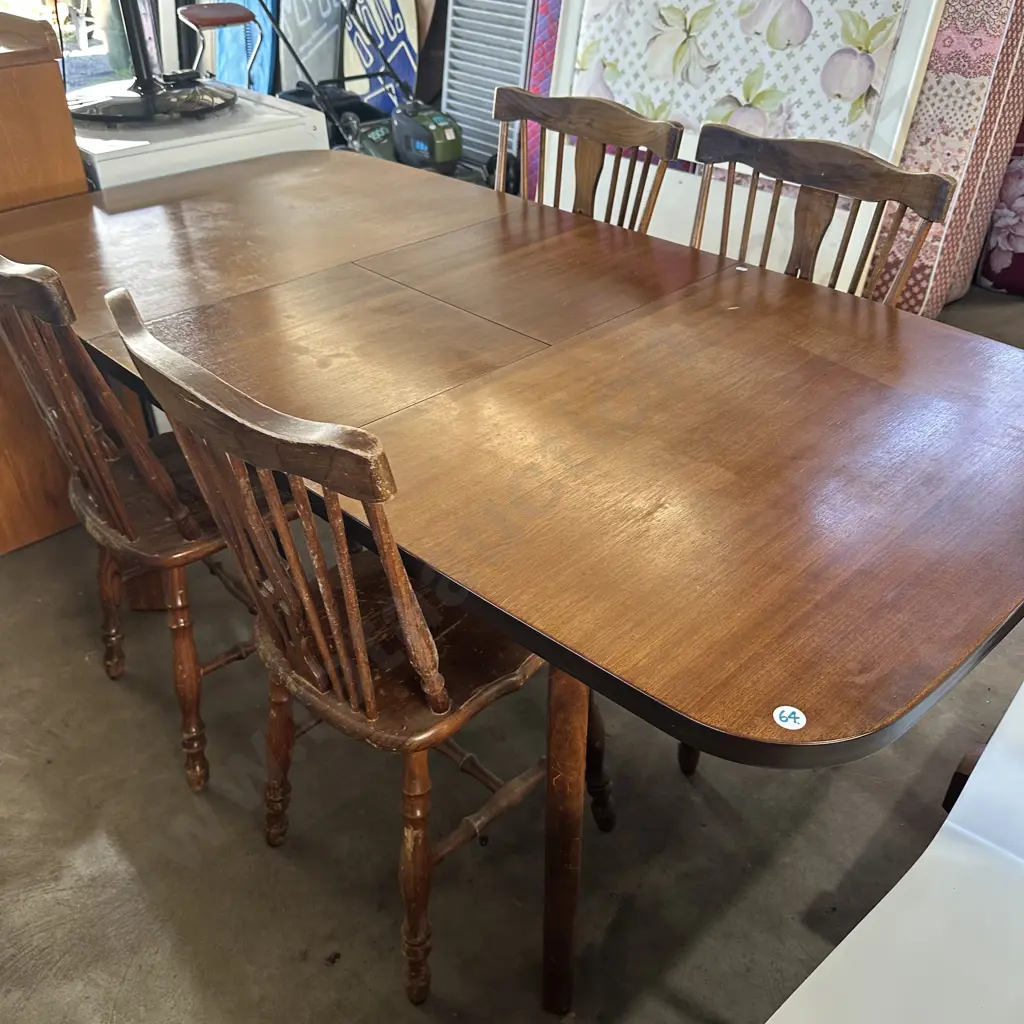 extendable table and 4 chairs Image 1++