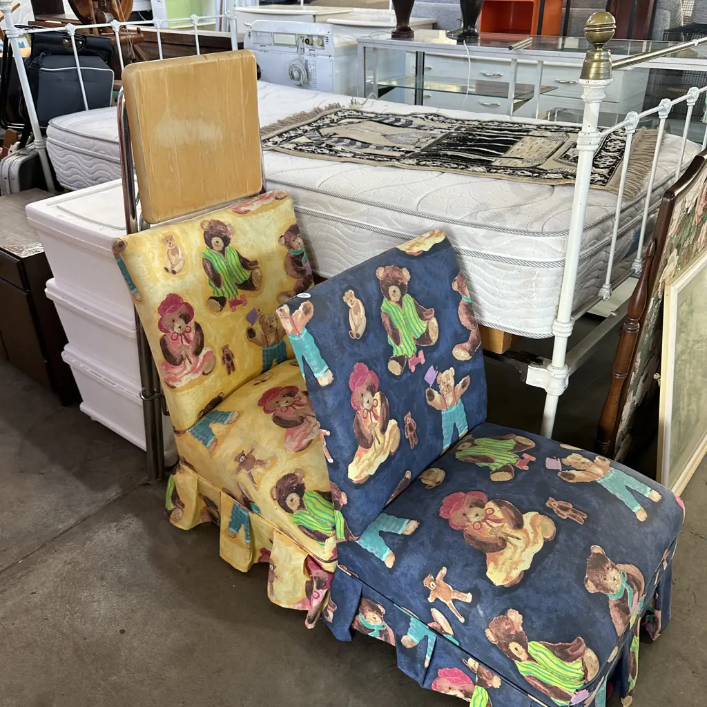 Pr bedroom chairs plus bar stool Image 1++