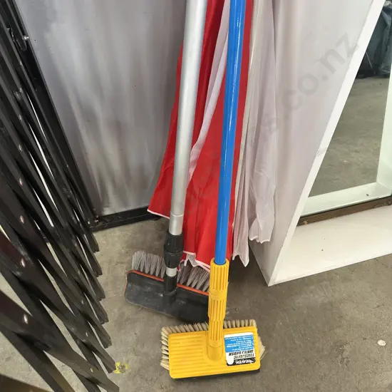 2 hose brushes and umbrella