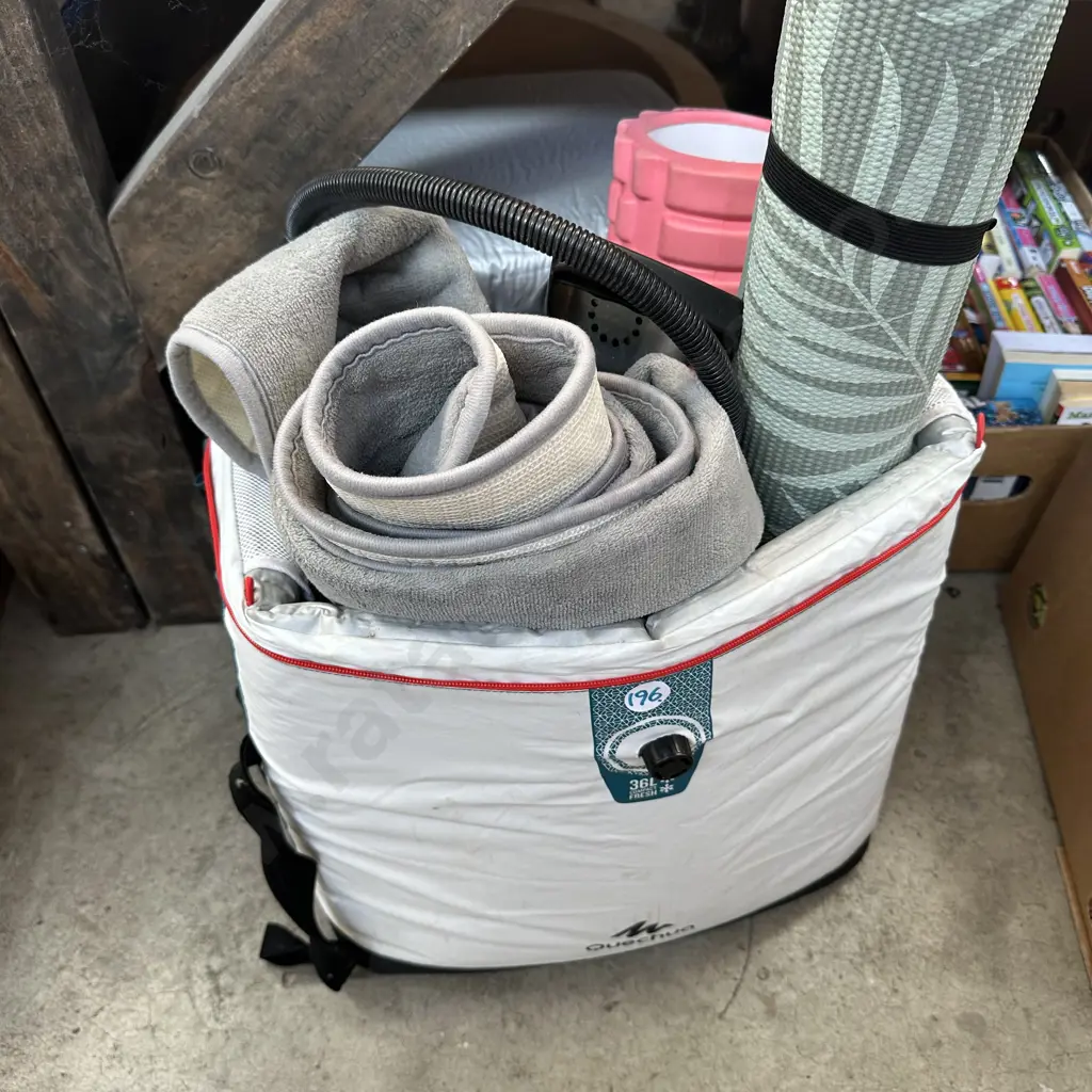 Large cooler bag with yoga mats etc. Image 1++