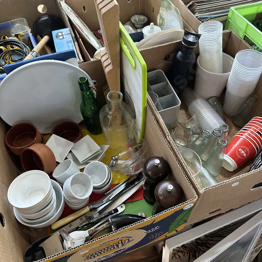 Two boxes assorted items. Image 1++