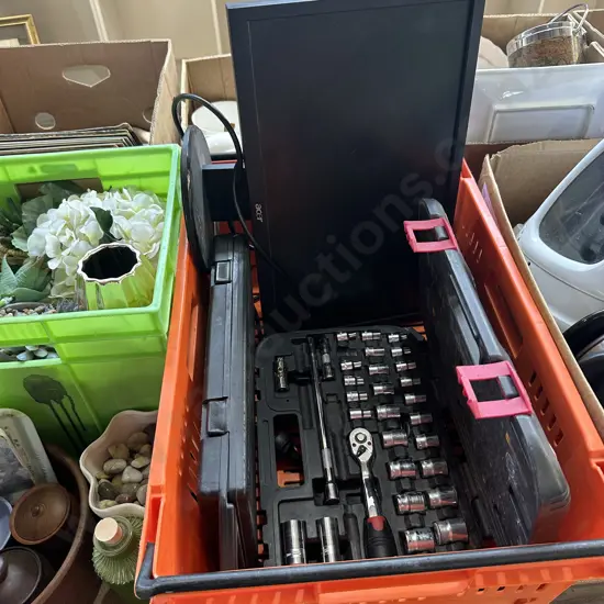 Vege bin including screen, socket set and screw drivers