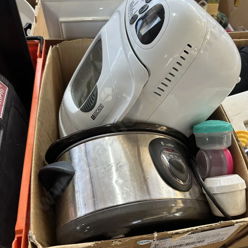 Box lot including bread maker and slow cooker. Image 1++