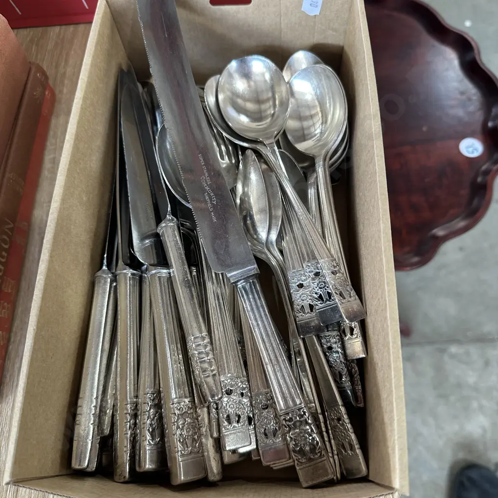 Box of stainless steel Sheffield cutlery Image 1++
