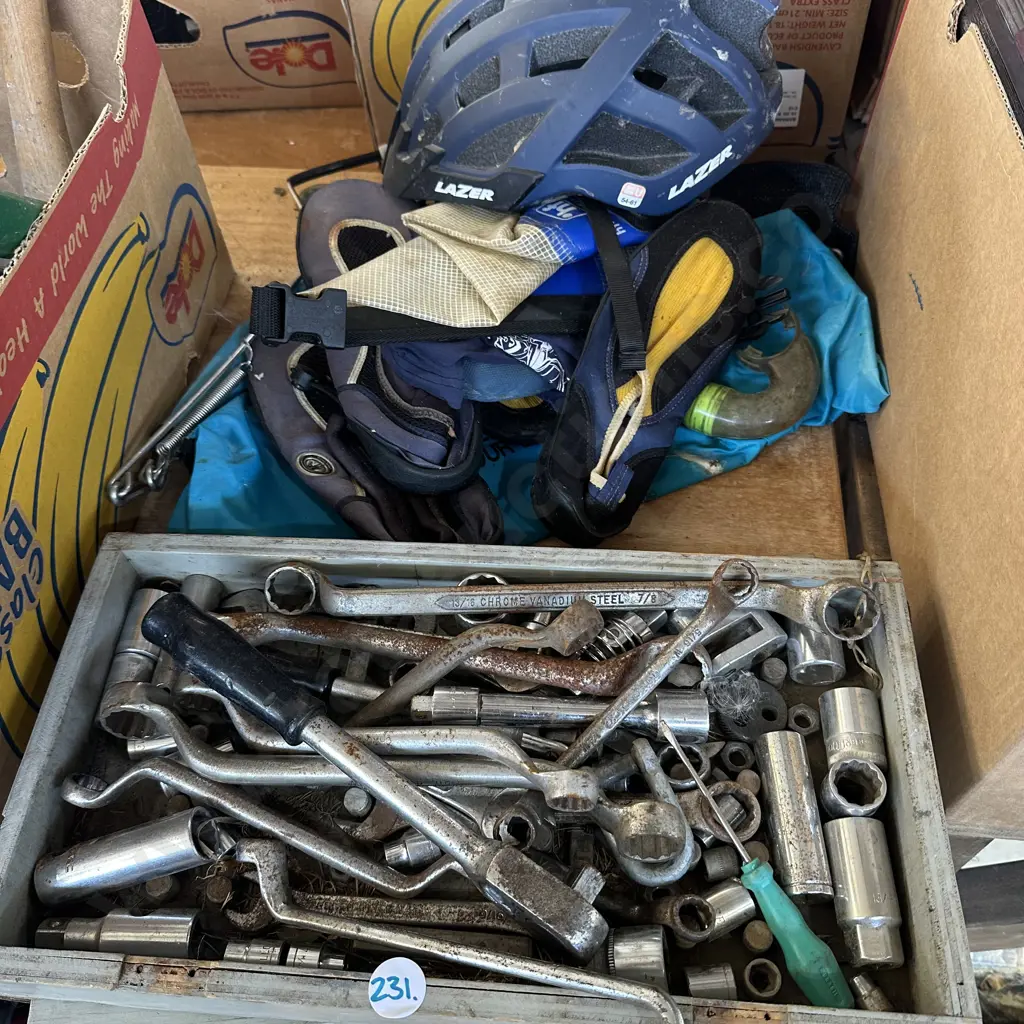Sockets and dive gear. Image 1++
