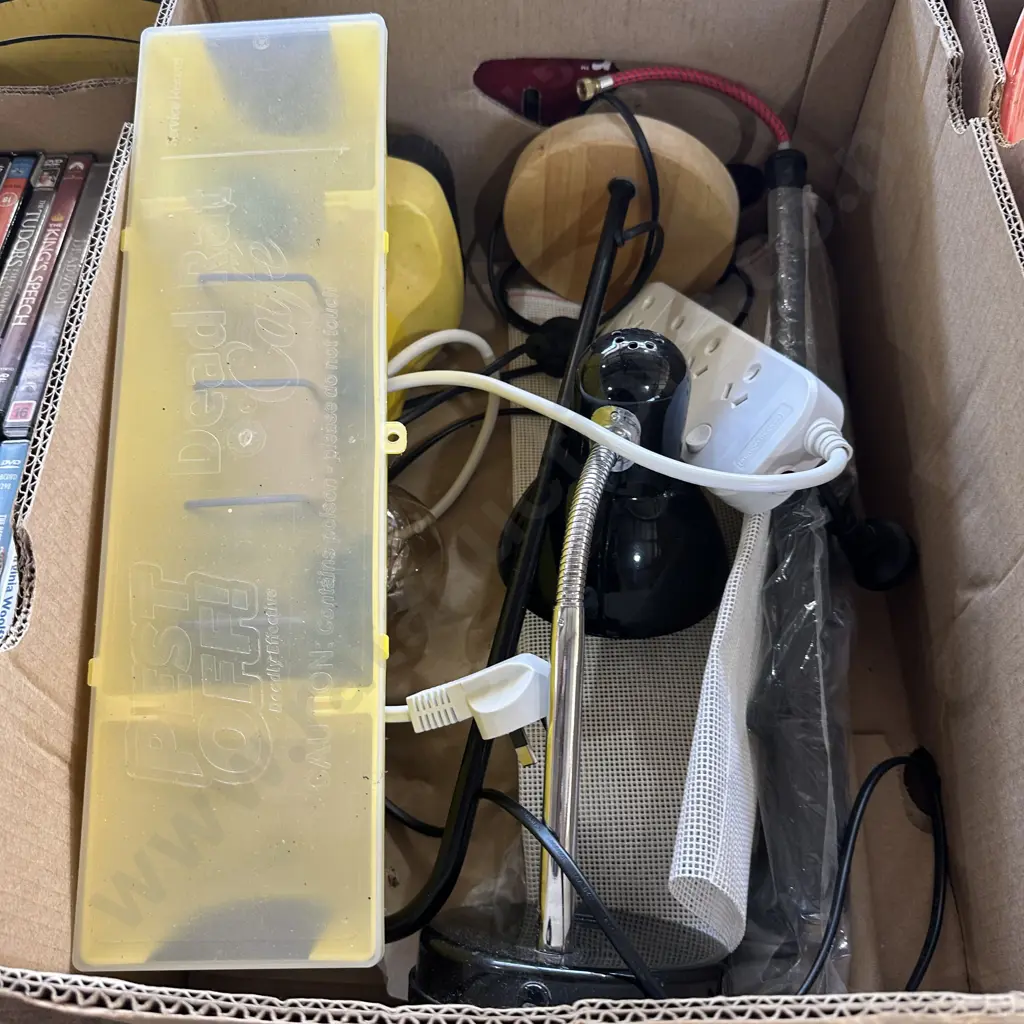 Box lot with Dead rat Cafe, lamps etc. Image 1++