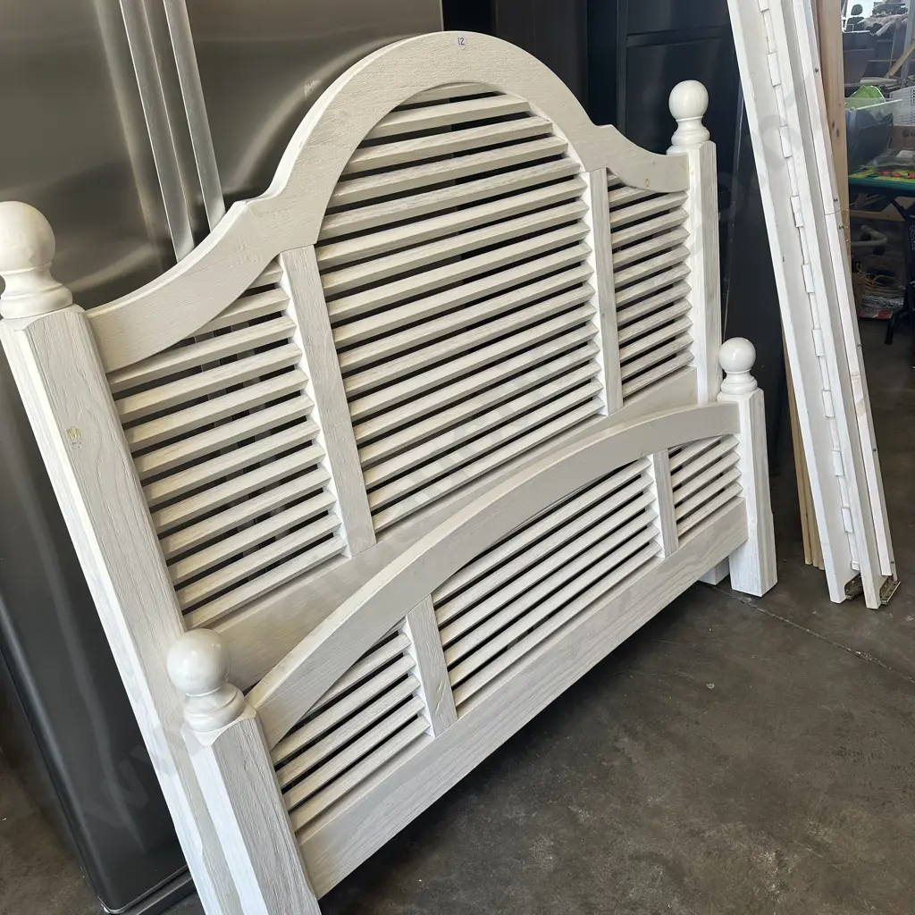 The matching Queen bed ends and frame Image 1++