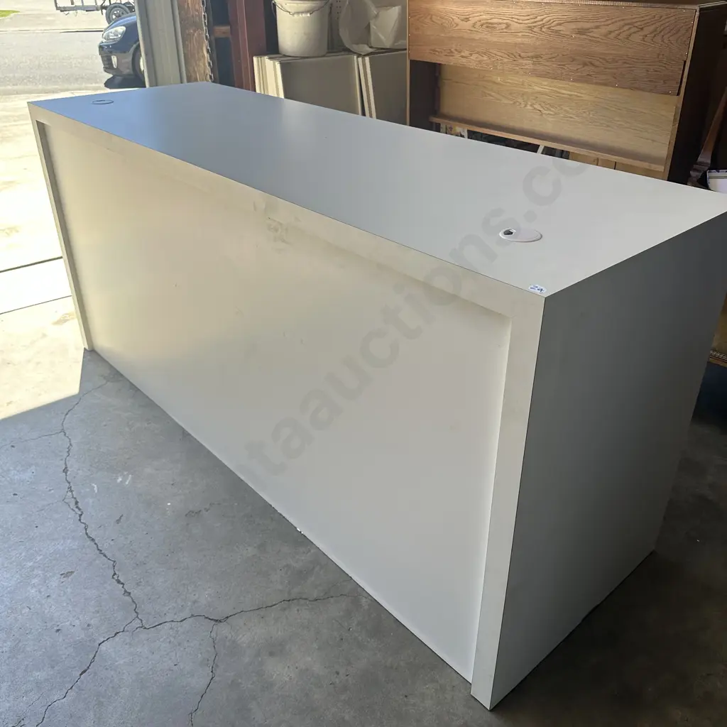 Shop counter 2000 x 650 Image 1++