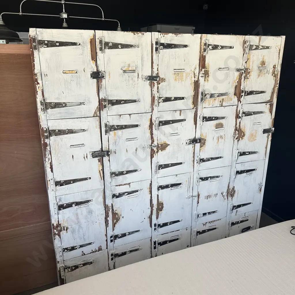 Large wooden pigeon unit Image 1++