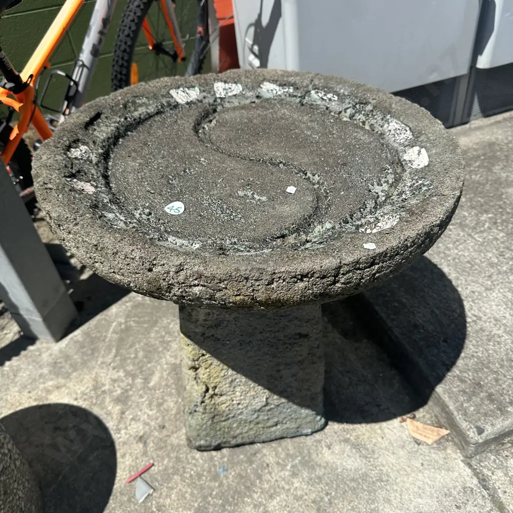 Bird bath Image 1++