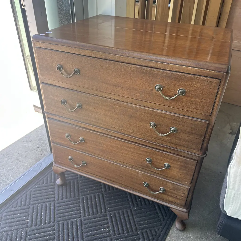 Solid chest drawers Image 1++
