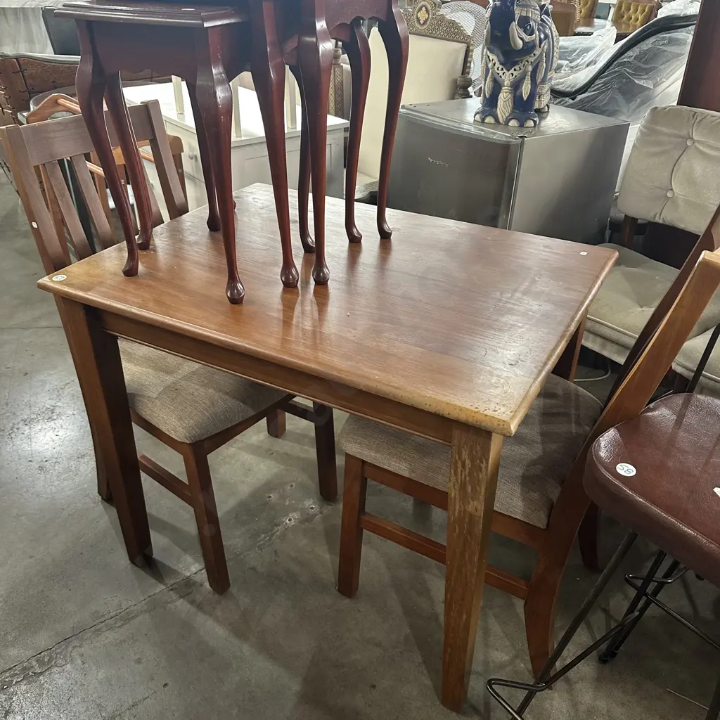table and 2 chairs Image 1++