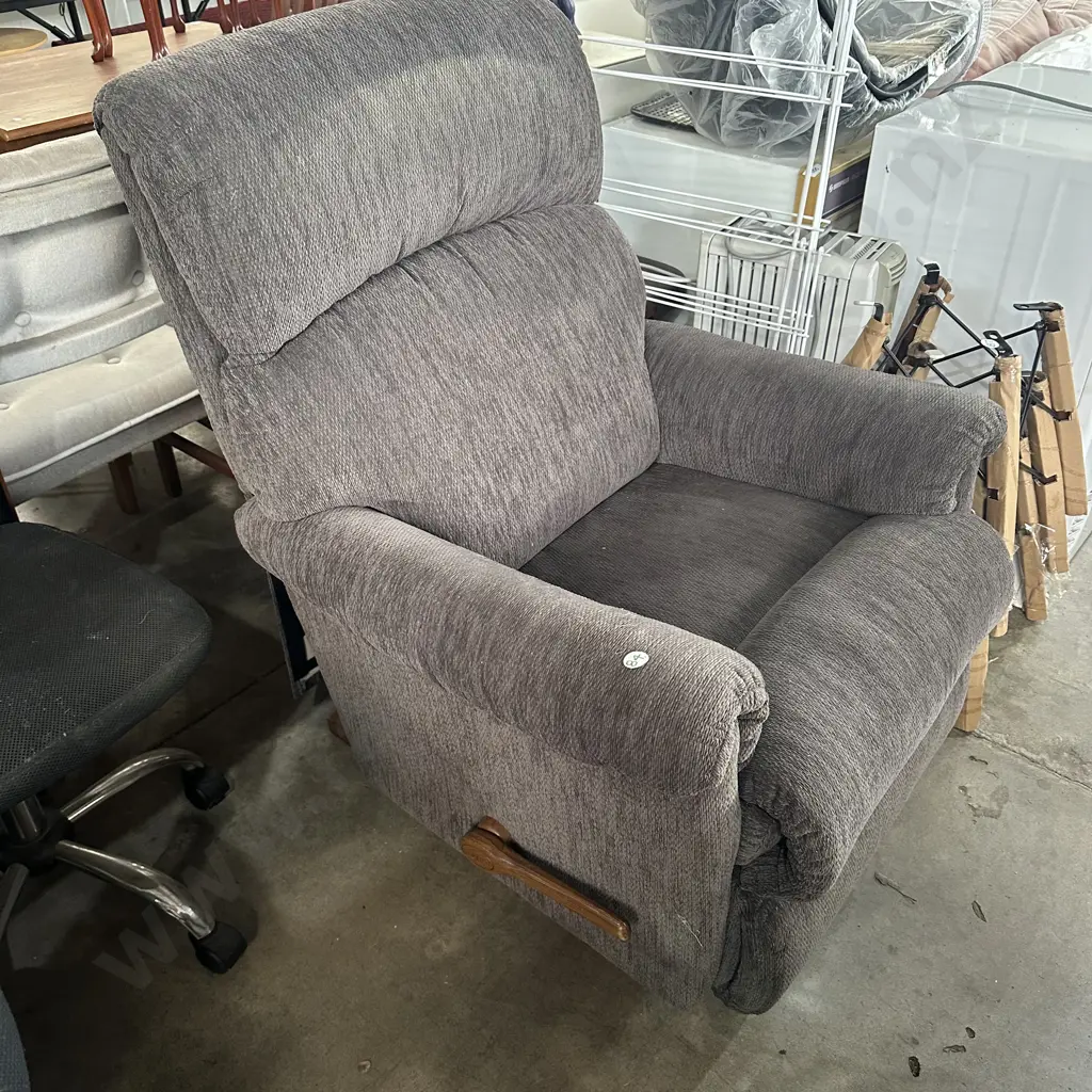 La-Z-Boy lounge chair Image 1++