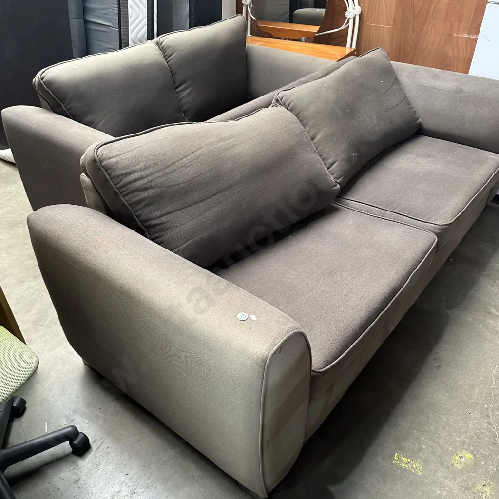 2pc lounge suite - need a clean Image 1++
