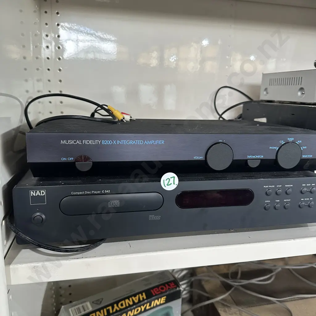 Musical Fidelity amplifier and NAD compact disk player. Image 1++
