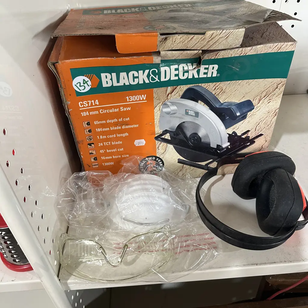 Boxed Black and decker skill saw and accessories - looks like it was never used. Image 1++