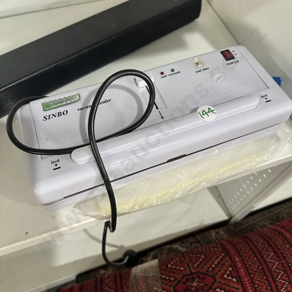 vacuum sealer and bags Image 1++