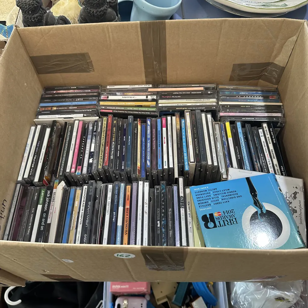 Large box of good CDs Image 1++