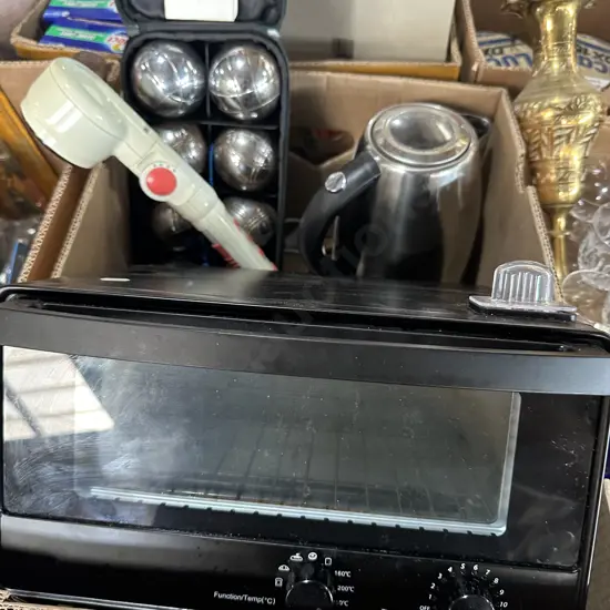 Clean mini oven, electric jug, massager and boules.