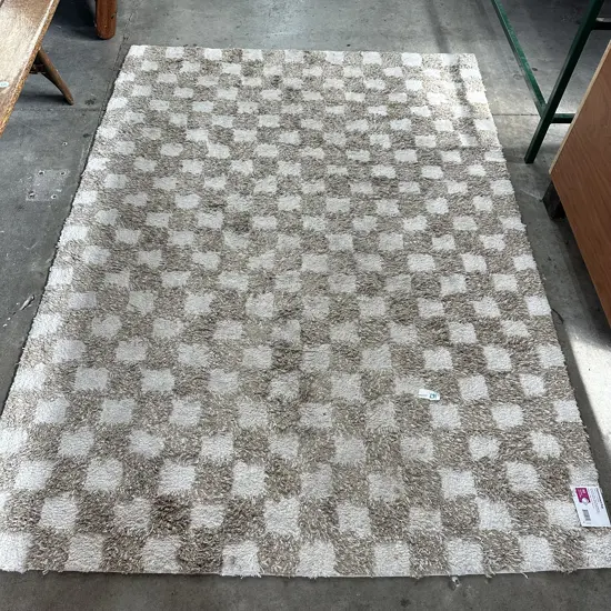 checkerboard rug 1.8 x 1.3
