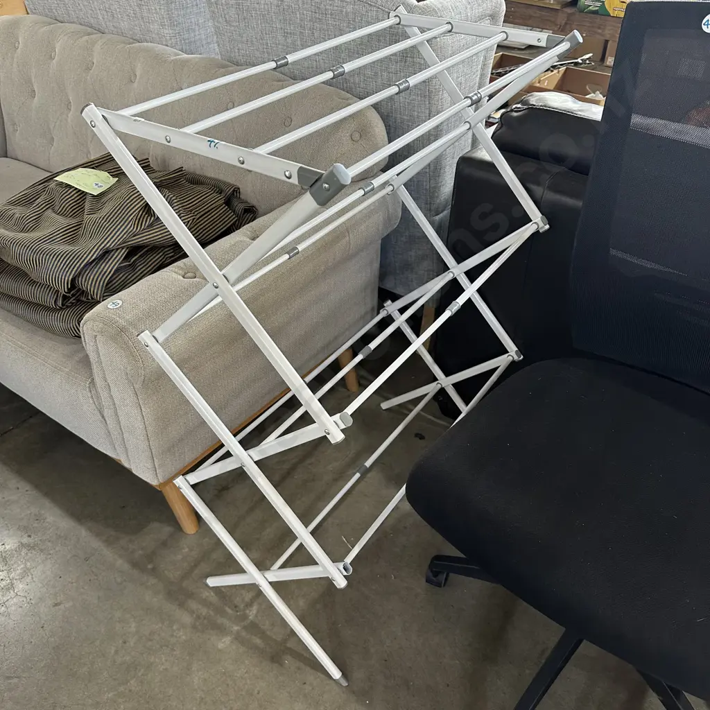 clothes horse Image 1++