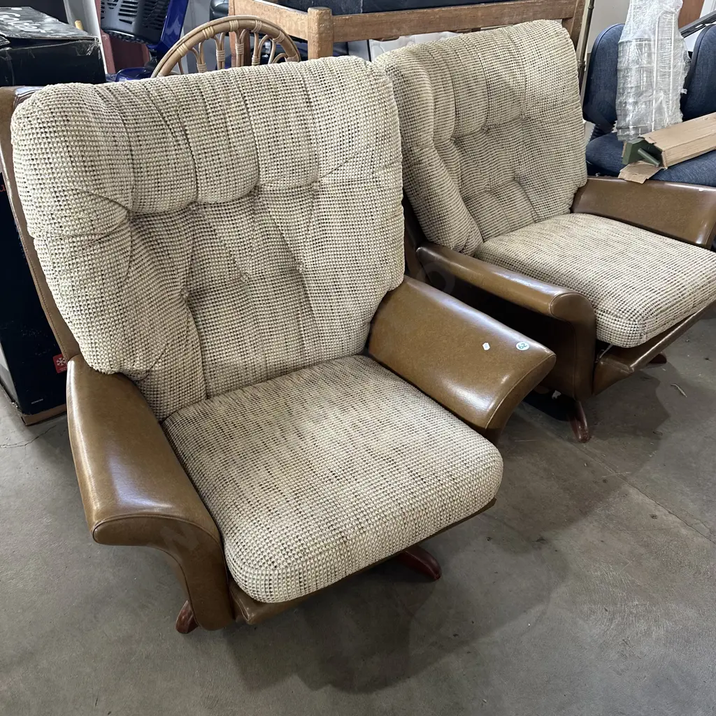 Pr "Barron" vintage lounge chairs - 1 good condition, 1 not Image 1++