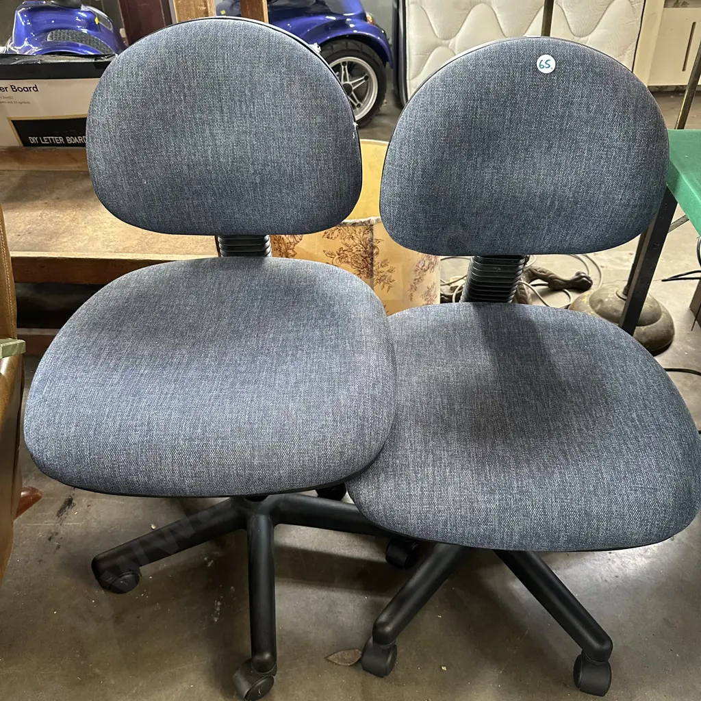 2 very tidy office chairs Image 1++