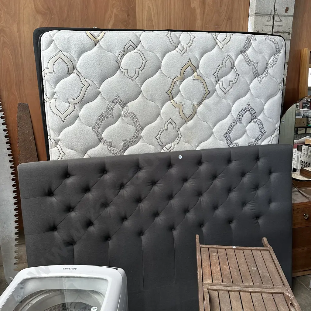 Queen bed plus headboard - need a clean Image 1++