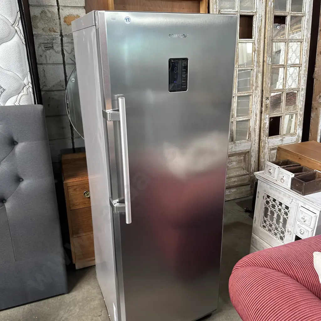 tidy Samsung fridge Image 1++