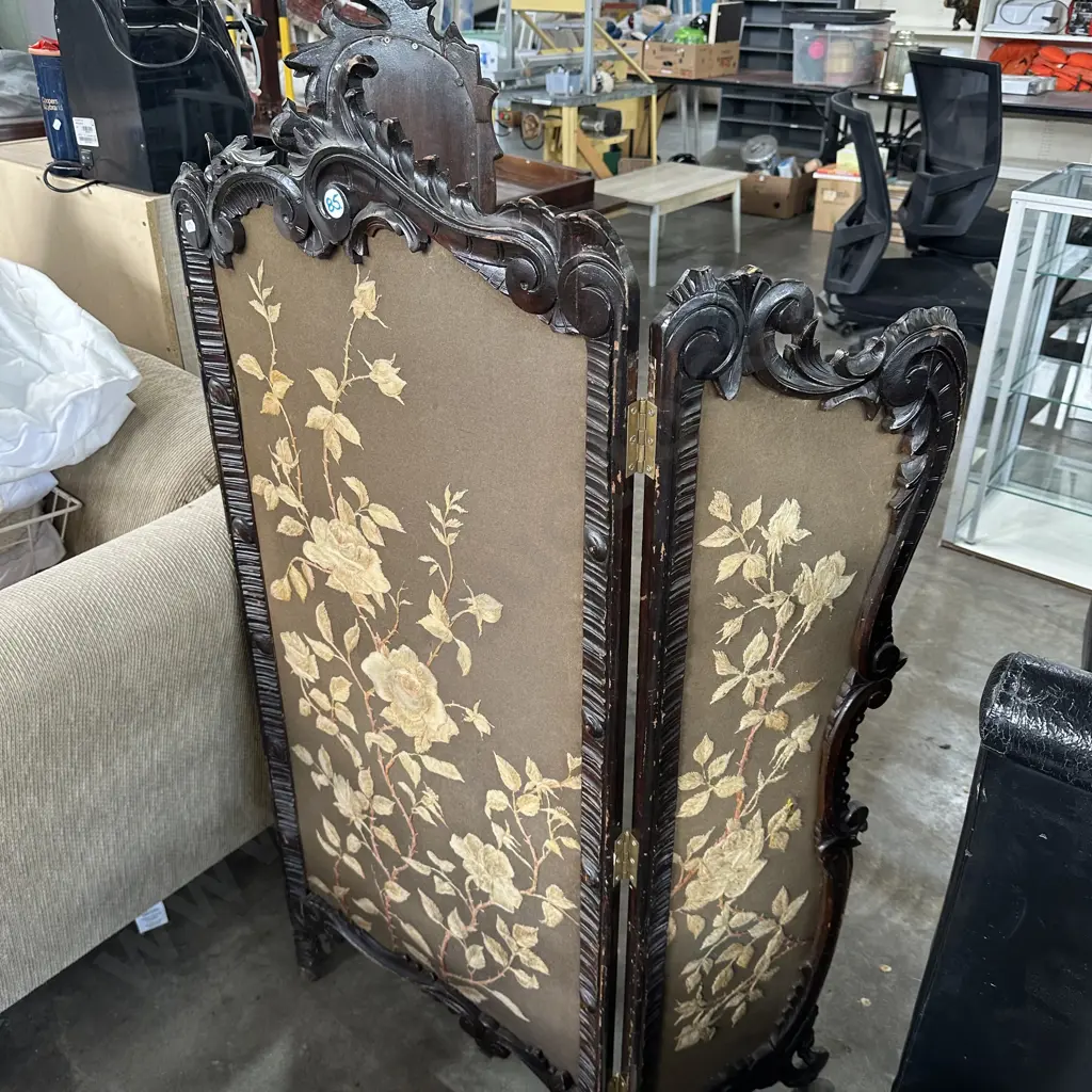 Antique screen Image 1++