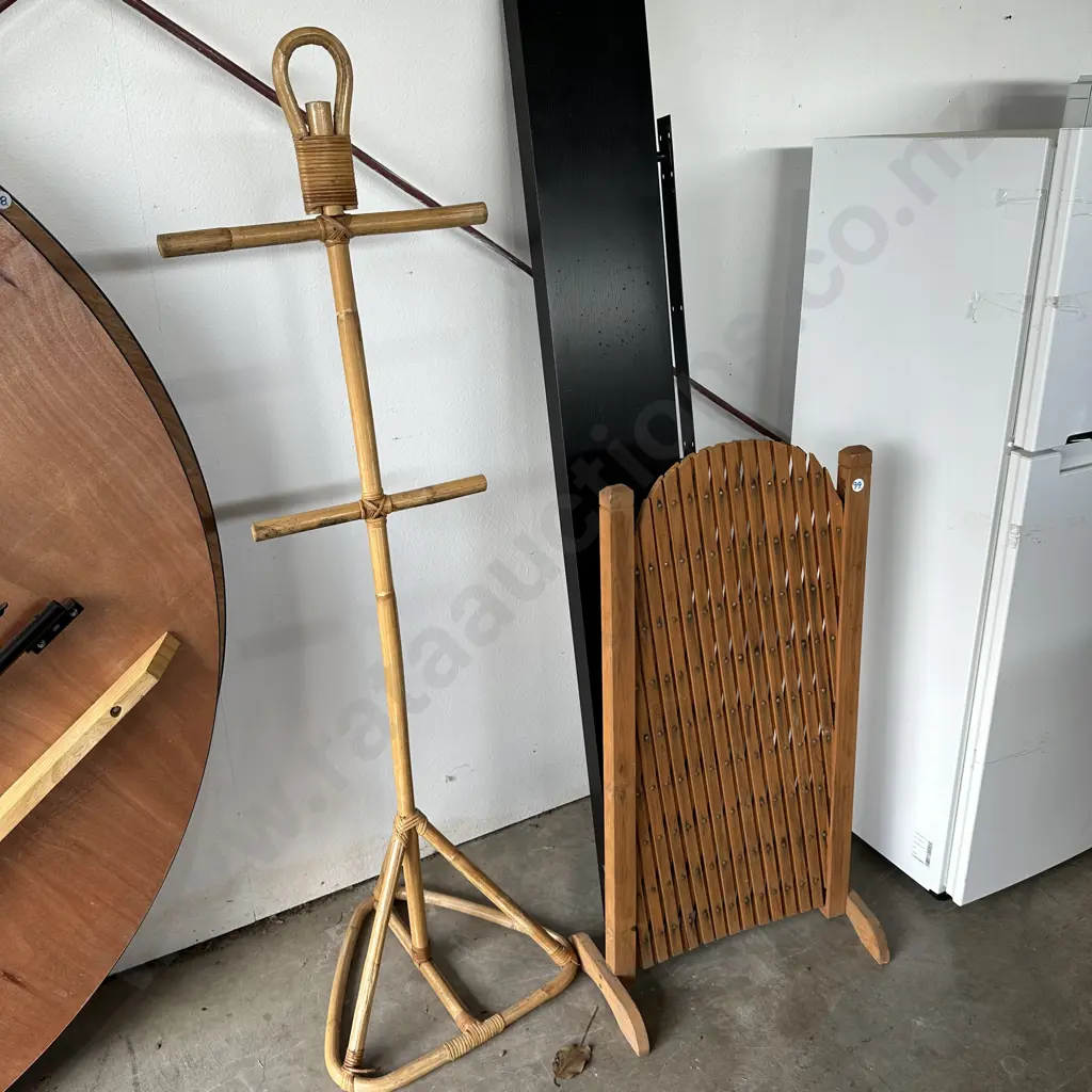 divider plus cane stand Image 1++