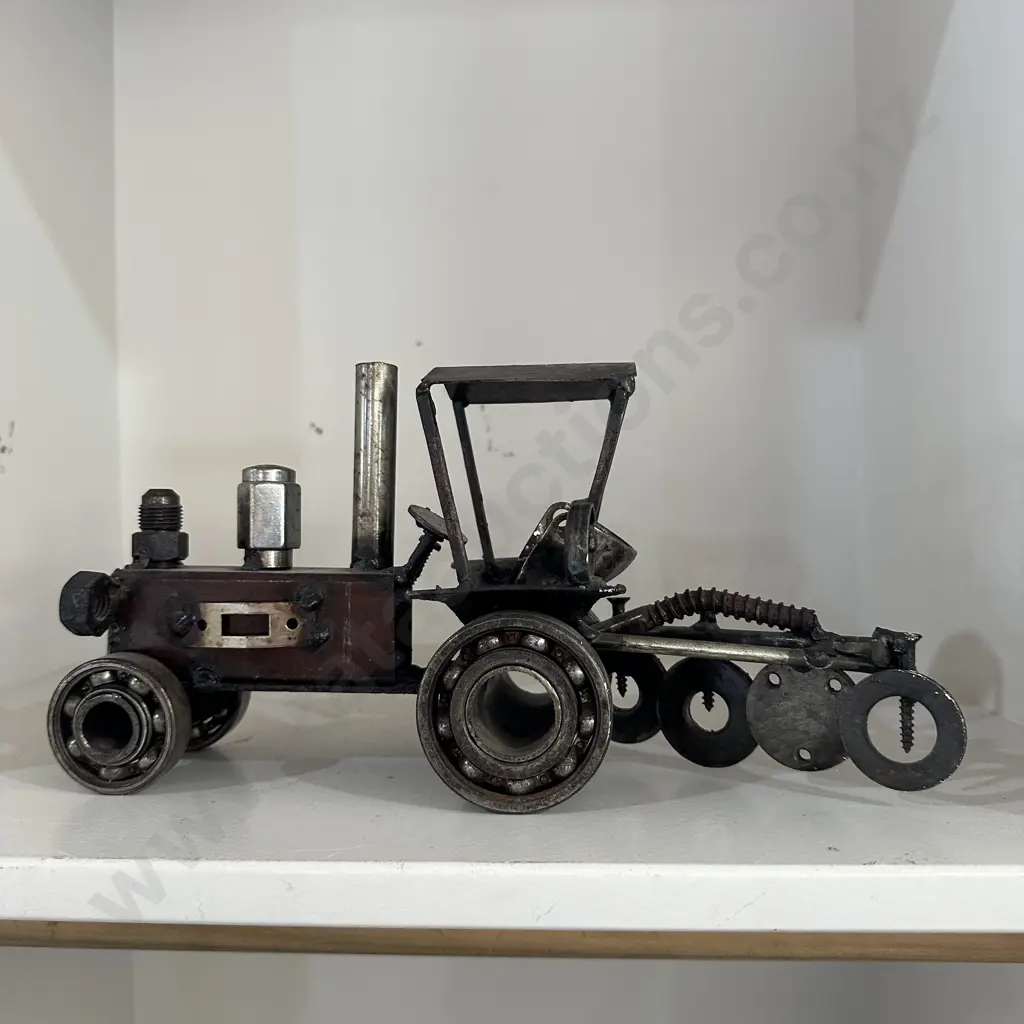 Tractor metal art. Image 1++