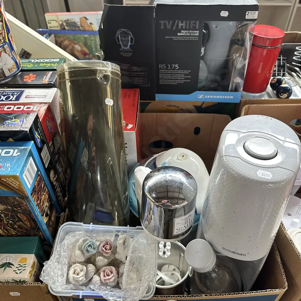 Box of sodastream, car vacuum cleaner, headphone set etc. Image 1++