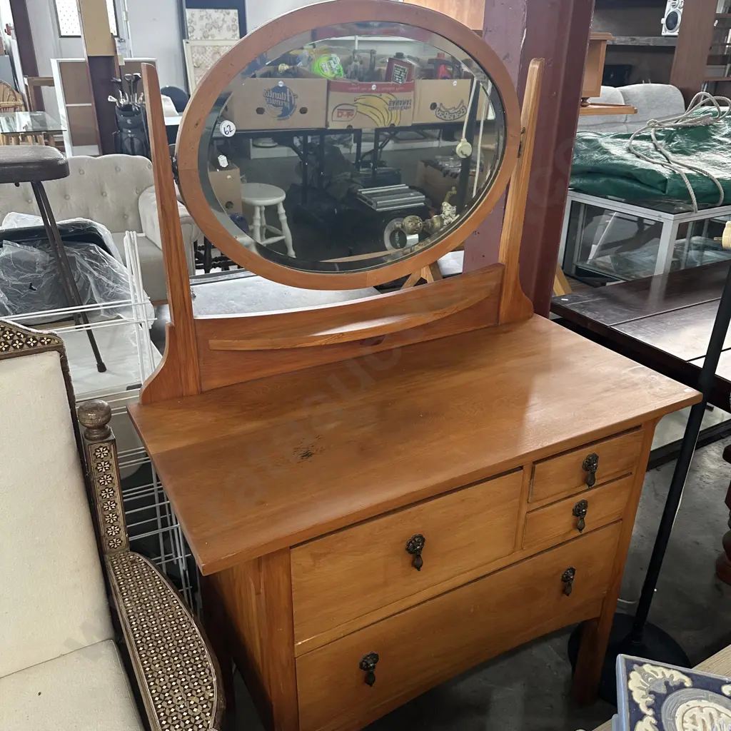 Rimu dressing table Image 1++